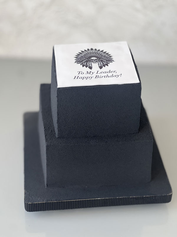 чорний торт двохярусний