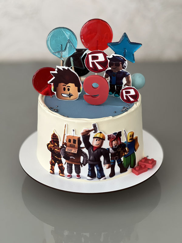 торт Roblox на 9 років